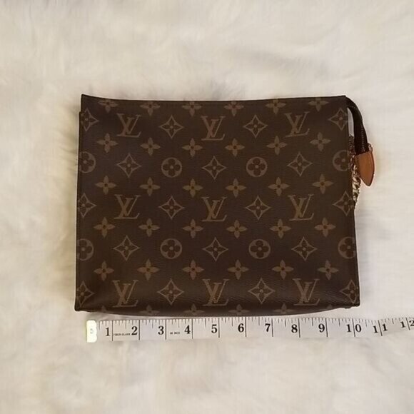 LOUIS VUITTON TOILETRIES BAG 26 MONOGRAM - Picture 11 of 14